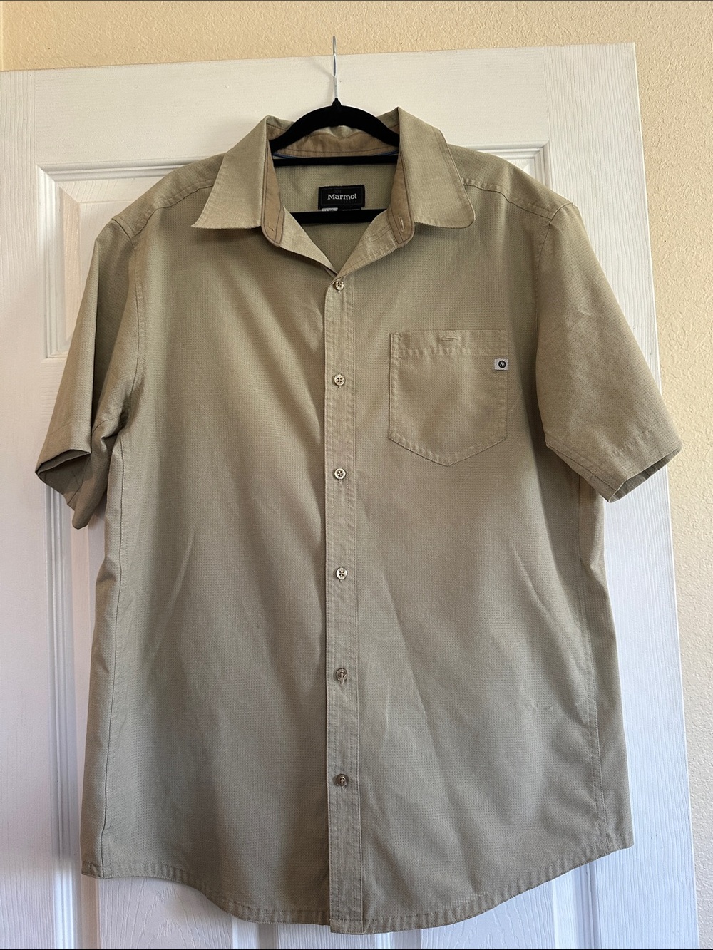 Marmot Men's Short Sleeve Button-Down Shirt in Khaki